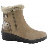 Bota Mujer Confort Cuña Baja Taupe. Amarpies