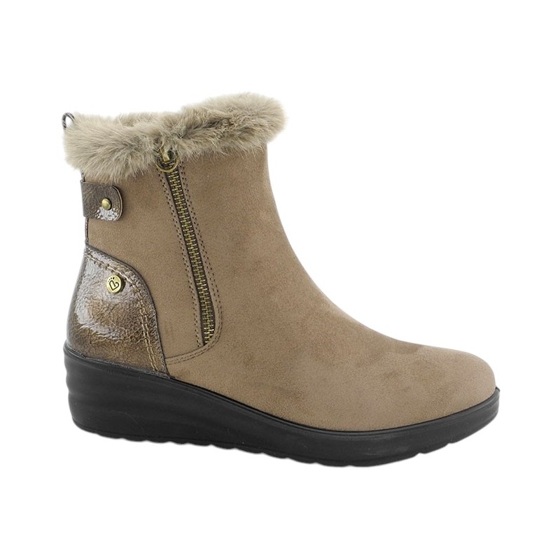 Bota Mujer Confort Cuña Baja Taupe. Amarpies